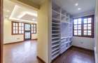 5 Bed House with En Suite in Ridgeways - 16