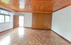 6 Bed House with En Suite in Nyari - 15