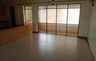 4 Bed Apartment with En Suite at Facing Statehouse - 8