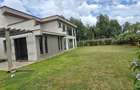 6 Bed House with En Suite at Lavington Green - 9