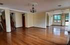 5 Bed Townhouse with En Suite at Lavington - 18
