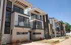 5 Bed Townhouse with En Suite at Shopping Centre - 20