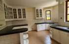 5 Bed Townhouse with En Suite at Lavington - 6