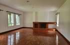 4 Bed House with En Suite in Hill View - 5