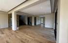 6 Bed Villa with En Suite in Nyari - 3