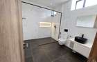 6 Bed House with En Suite in Nyari - 19