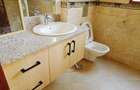 5 Bed Townhouse with En Suite in Spring Valley - 9
