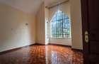 5 Bed Townhouse with En Suite in Lavington - 19
