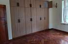 6 Bed Townhouse with En Suite at Lavington - 17
