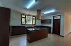 4 Bed Apartment with En Suite in Riverside - 13