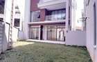 5 Bed Townhouse with En Suite at Lavington - 1