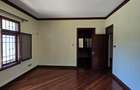 4 Bed House with En Suite in Hill View - 8