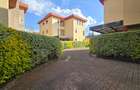 5 Bed House with En Suite in Lavington - 1