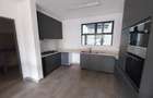 4 Bed Apartment with Swimming Pool in Rosslyn - 7