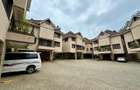 5 Bed Townhouse with En Suite at Lavington - 1