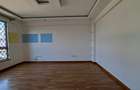 4 Bed Apartment with En Suite at 2Nd Parklands Avenue - 10