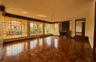 5 Bed House with En Suite in Runda - 1