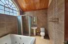 5 Bed Townhouse with En Suite in Lavington - 3