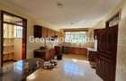 4 Bed House with En Suite in Nyari - 11