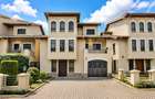 5 Bed House with En Suite in Lavington - 1