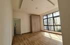 4 Bed Apartment with En Suite at Riverside Drive - 14