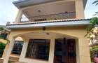 4 Bed Townhouse with En Suite at Lavington - 10