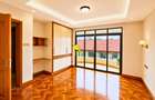 4 Bed Apartment with En Suite in Riverside - 9