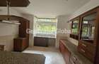 5 Bed House with En Suite in Rosslyn - 5