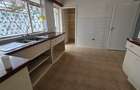 4 Bed House with En Suite in Rosslyn - 10