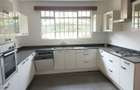 4 Bed Villa with En Suite in Redhill - 7
