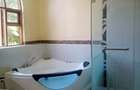 5 Bed House with En Suite at Three Dee Lane - 3