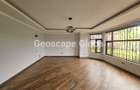 4 Bed House with En Suite in Ridgeways - 11