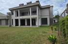 6 Bed House with En Suite at Lavington Green - 8