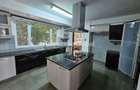 3 Bed Apartment with En Suite in Riverside - 12