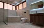 4 Bed House with En Suite in Rosslyn - 14