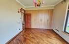 4 Bed House with En Suite in Ridgeways - 13