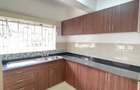 5 Bed House with En Suite in Rosslyn - 5