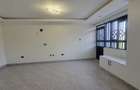 6 Bed House with En Suite in Membley - 13
