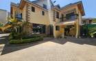 5 Bed House with En Suite in Lavington - 1