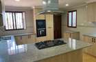 5 Bed Townhouse with En Suite in Spring Valley - 5