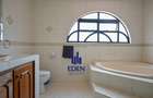 5 Bed Townhouse with En Suite in Lavington - 14