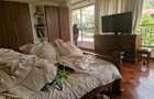 5 Bed House with En Suite in Lavington - 11