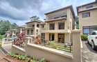 5 Bed Townhouse with En Suite in Lavington - 4