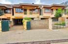 5 Bed Townhouse with En Suite at Royal Villas - 1