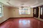 5 Bed House with En Suite in Lavington - 8