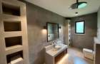 4 Bed House with En Suite at Hs84 - 11