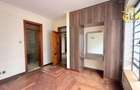 5 Bed Villa with En Suite in Lavington - 18