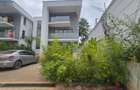 5 Bed House with En Suite in Lavington - 1