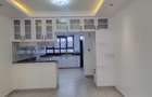 6 Bed House with En Suite in Membley - 6