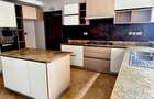4 Bed Apartment with En Suite in Riverside - 4